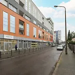 Comfortable With Parking In By Renters *