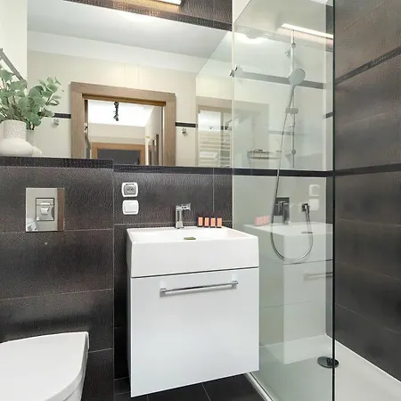 Comfortable With Parking In By Renters Apartament