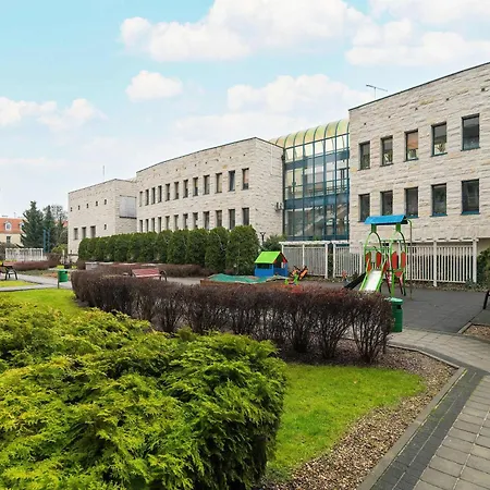 Comfortable With Parking In By Renters Poznań