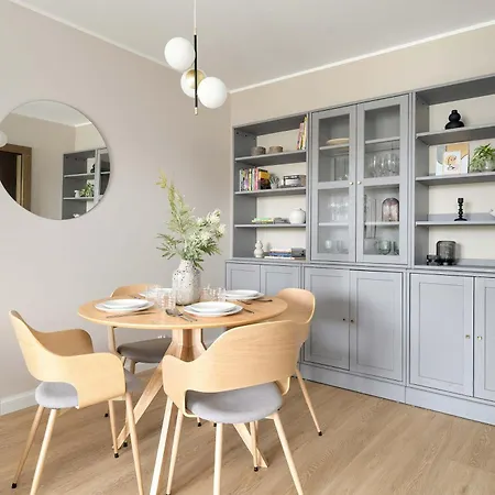 Comfortable With Parking In By Renters شقة