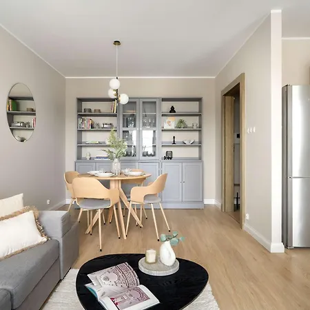 Comfortable With Parking In By Renters Poznan