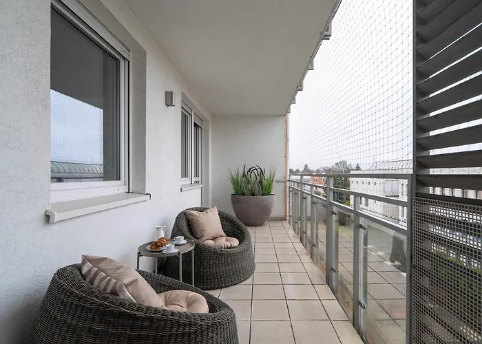 Comfortable With Parking In By Renters * بوزنان